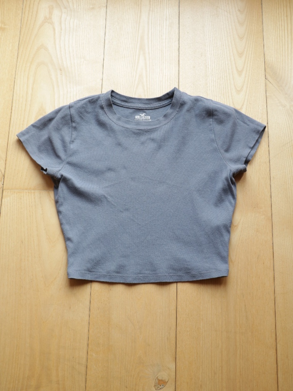 Hollister cropped basic tee
